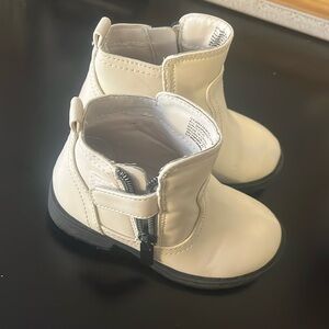 Girls boots